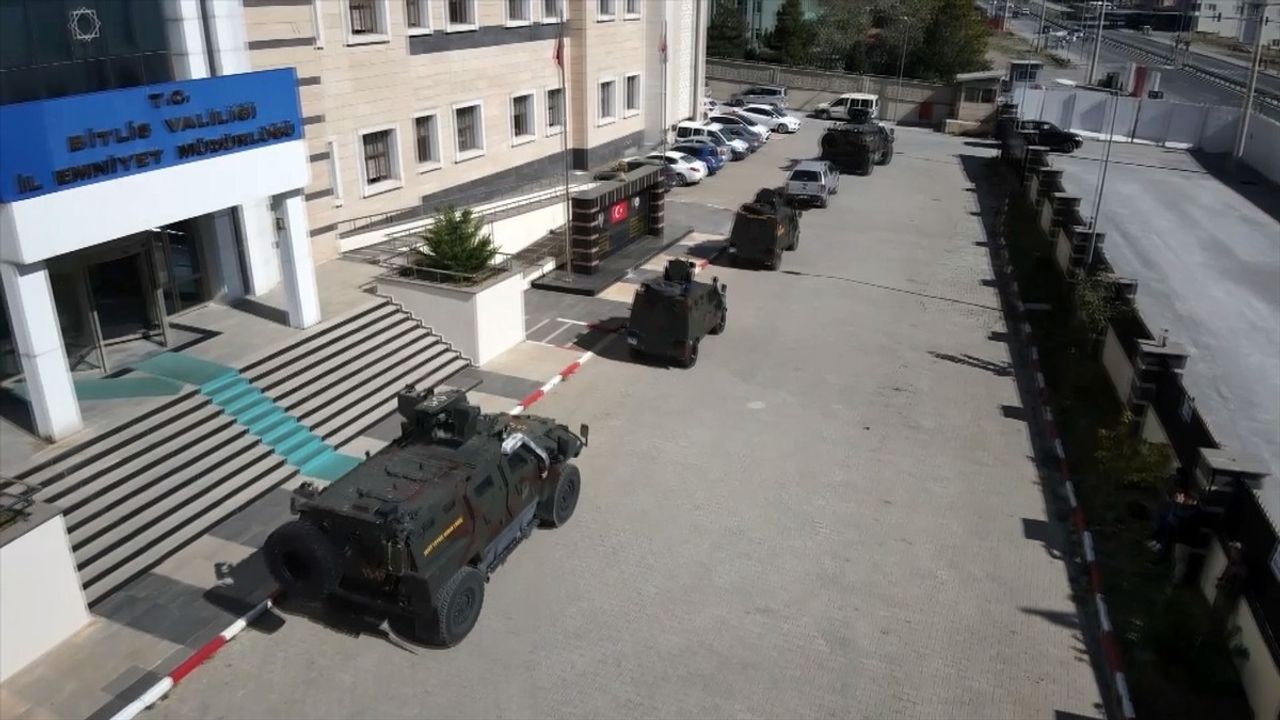 Bitlis'te PÖH Timleri Gerçeği Aratmayan Tatbikatlarla Göreve Hazırlanıyor