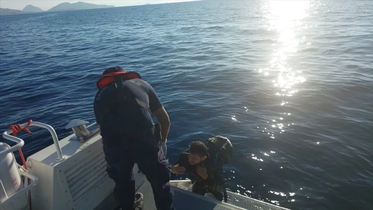 Bodrum Açıklarında Yüzerek Yunanistan'a Geçmeye Çalışan Göçmen Yakalandı