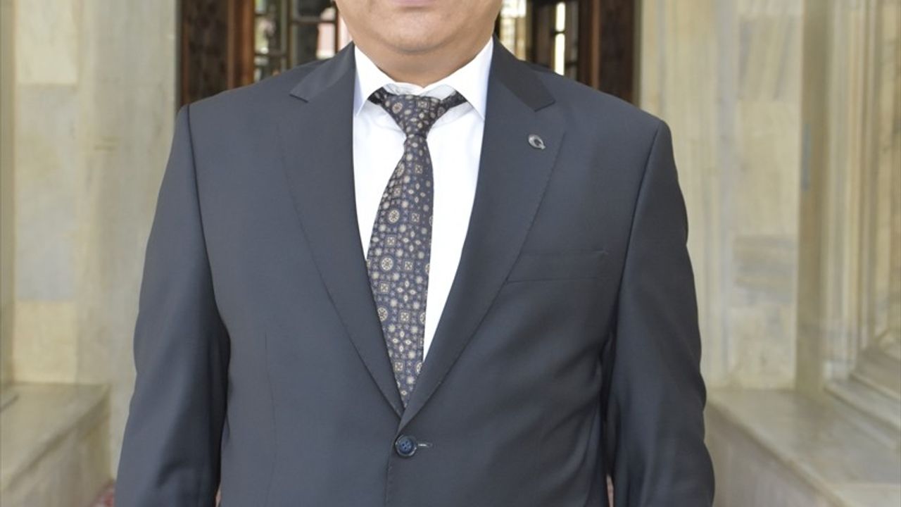 Bursa'da Denetimli Serbestlik Hükümlülerinden Muradiye Camisi'ne Temizlik