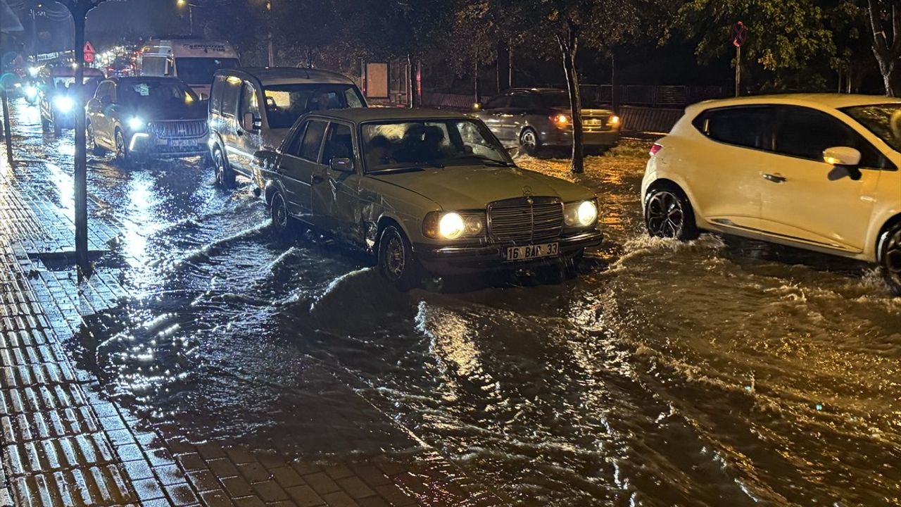 Bursa'da Şiddetli Yağışlar Hayatı Olumsuz Etkiledi