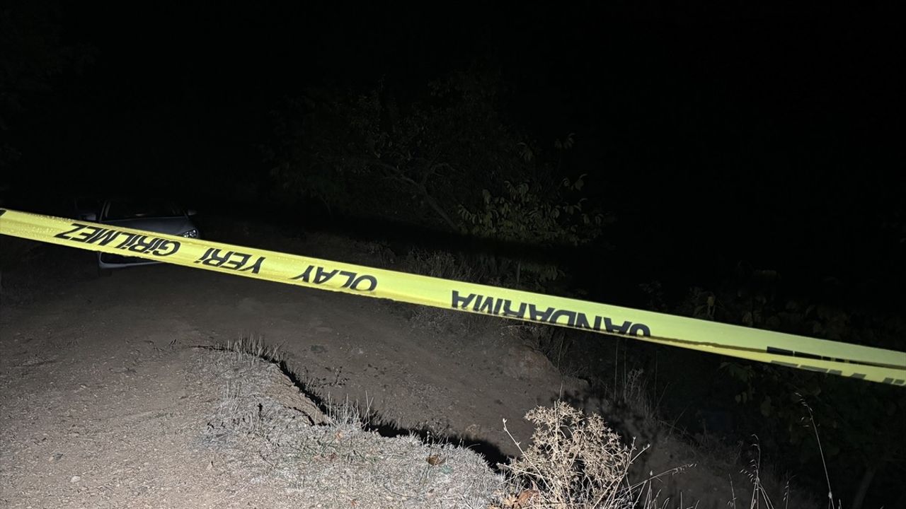 Bursa'da Üç Kişi Cansız Bulundu, Şüpheli Yakalandı