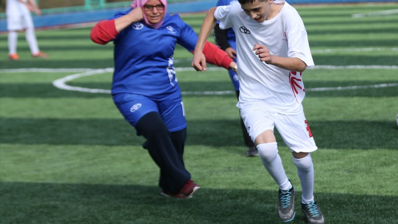 Çanakkale'de Özel Olimpiyatlar Marmara Bölge Oyunları Coşkuyla Gerçekleşti