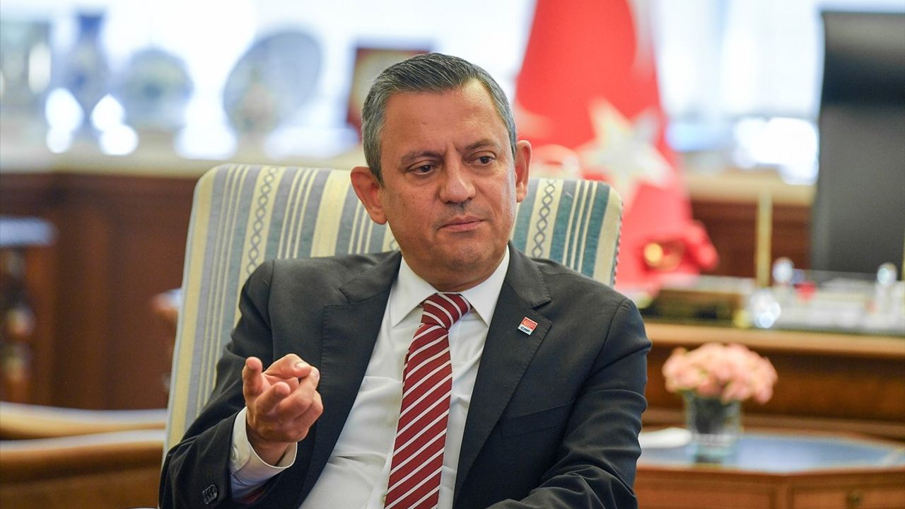 CHP Genel Başkanı Özel, TTB Başkanı Azap ile Bir Araya Geldi