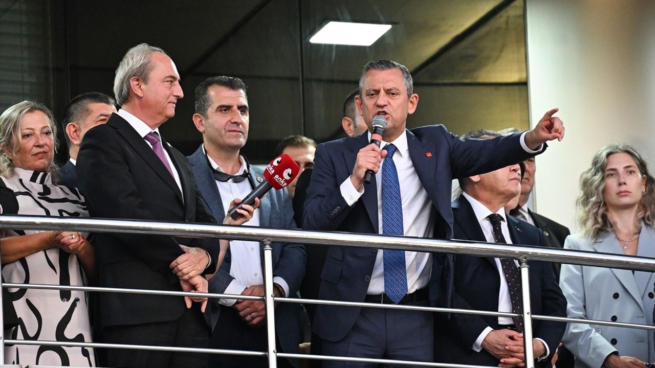 CHP Genel Başkanı Özgür Özel, Kepez'de Vatandaşlarla Buluştu