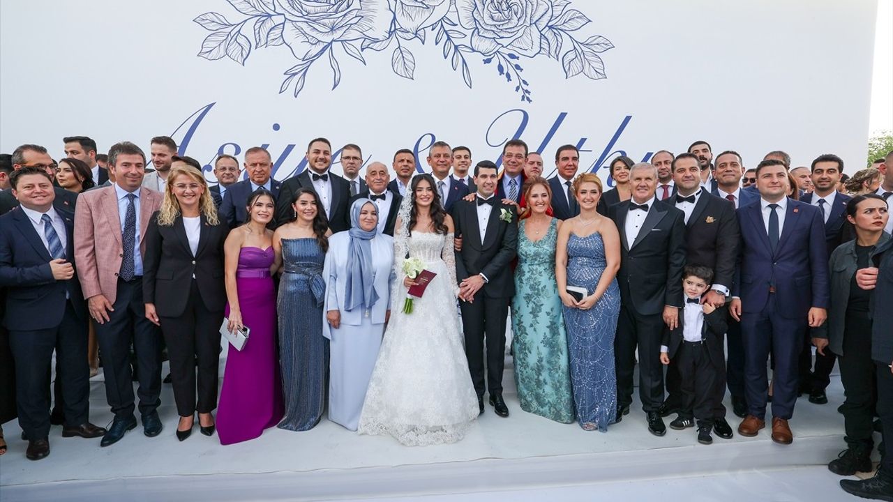 CHP Genel Başkanı Özgür Özel, Nikah Şahideliği Yaptı