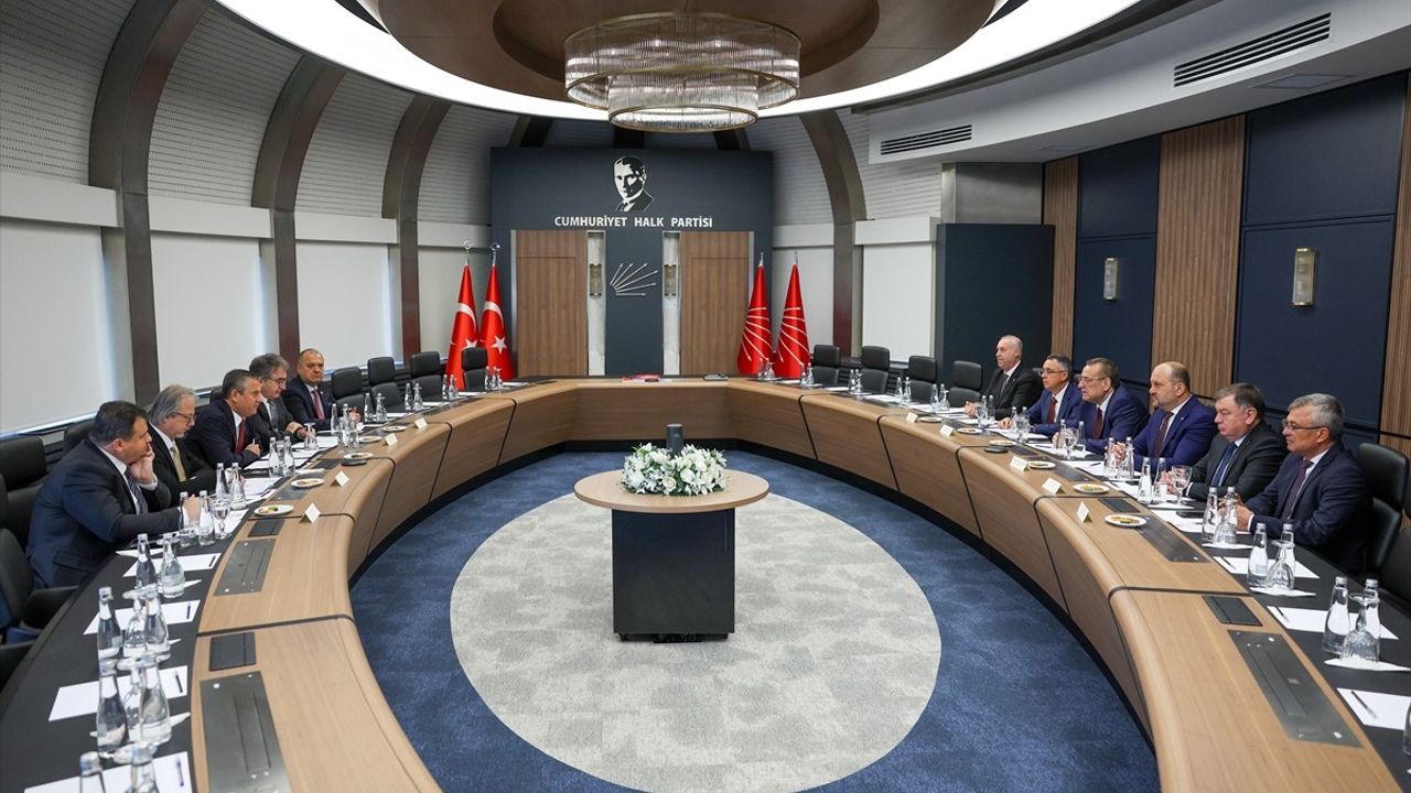 CHP Lideri Özgür Özel, Bulgaristan'daki Seçimler İçin Çakırov ile Görüştü