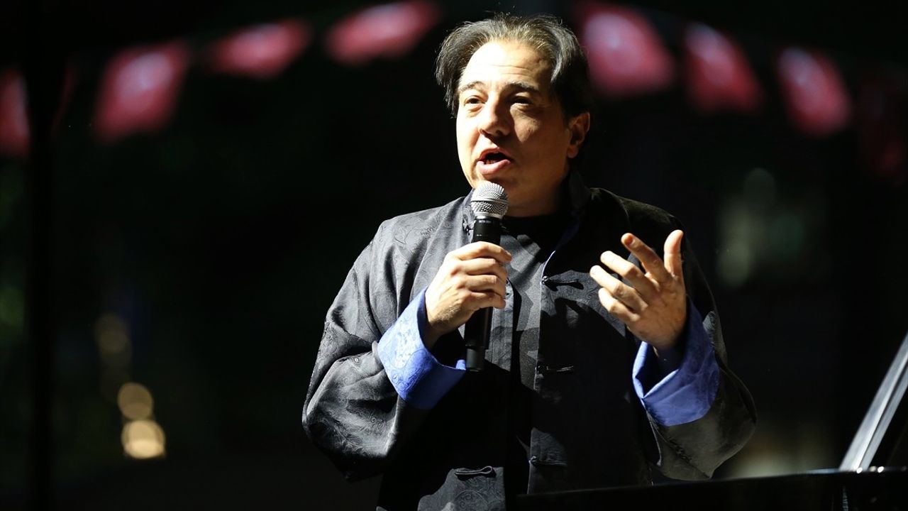 CHP Lideri Özgür Özel, Manisa'da Cumhuriyet Bayramı Coşkusunu Yaşadı