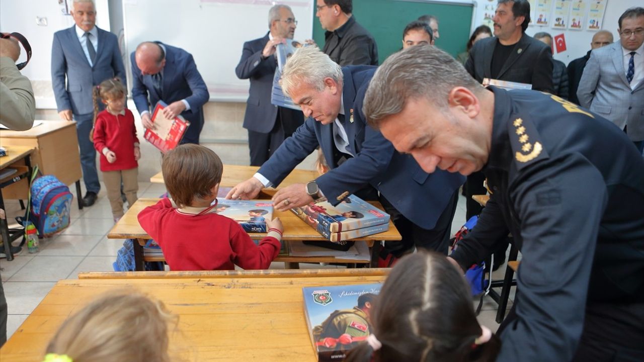 Çorum'da Şehitler İçin Özverili Bir Proje: Eğitim Seti Dağıtımı