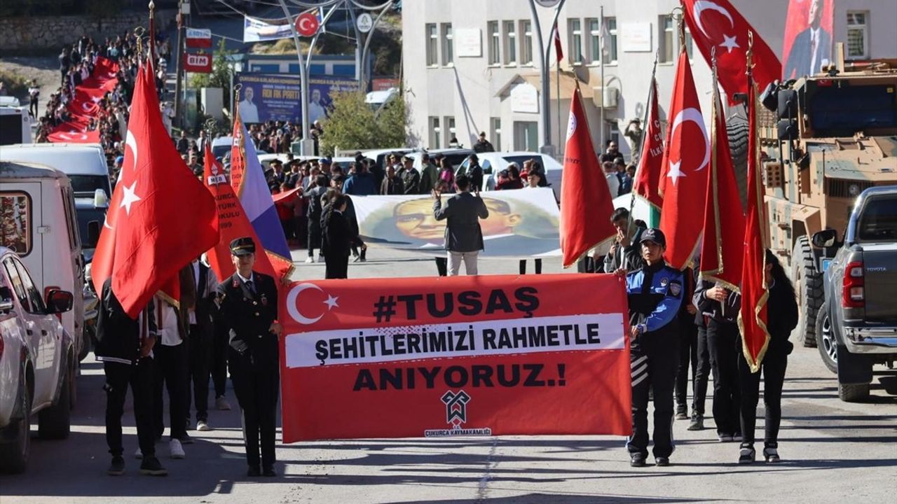 Çukurca'da 29 Ekim Coşkusu: Bayrak Yürüyüşü