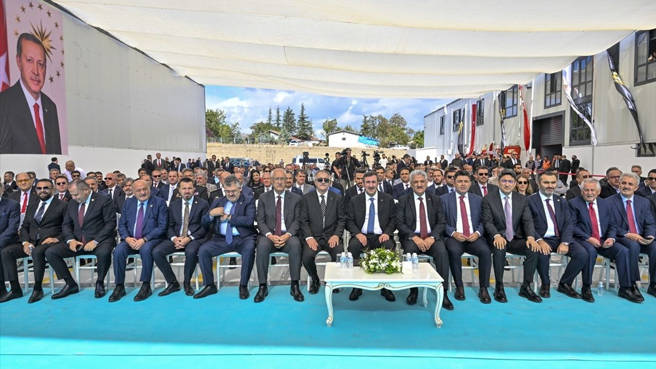 Cumhurbaşkanı Yardımcısı Yılmaz: Demir Yolu Yatırımlarıyla Türkiye'nin Ekonomik Hedefleri Güçlendiriliyor