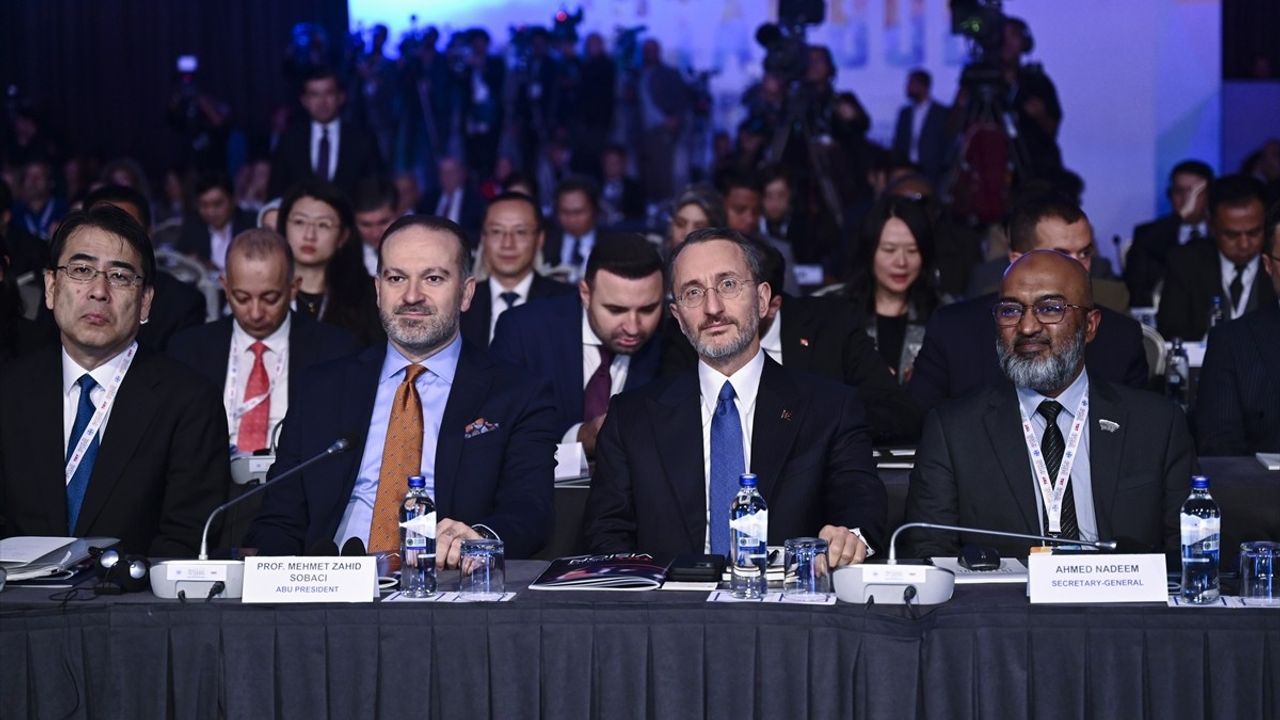 Cumhurbaşkanlığı İletişim Başkanı Altun'dan Barış ve Medya Üzerine Konuşma