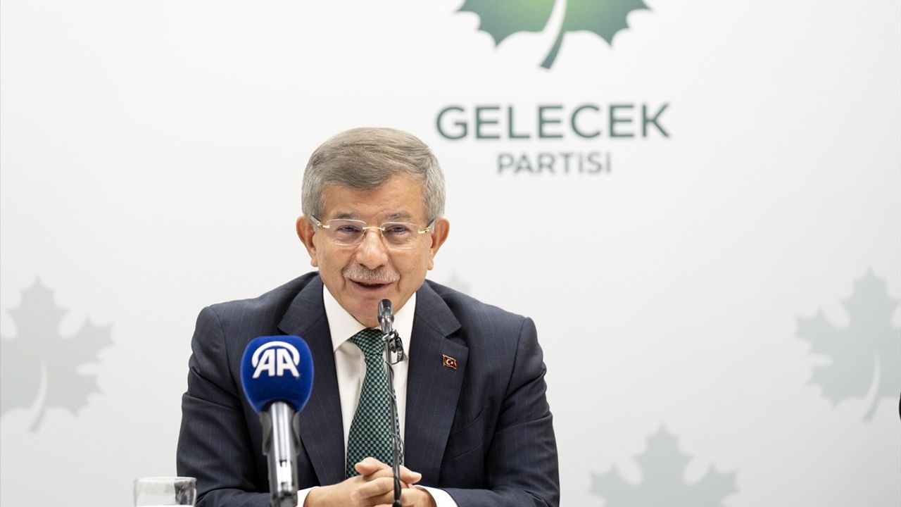 Davutoğlu, Emekliler İçin Adil Yaşam Taleplerini Vurguladı