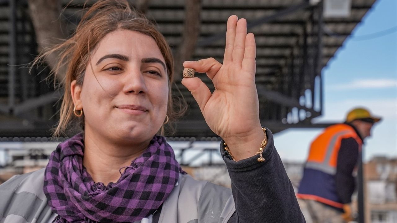 Diyarbakır'da Geç Uruk Dönemine Ait Silindirik Mühür Bulundu