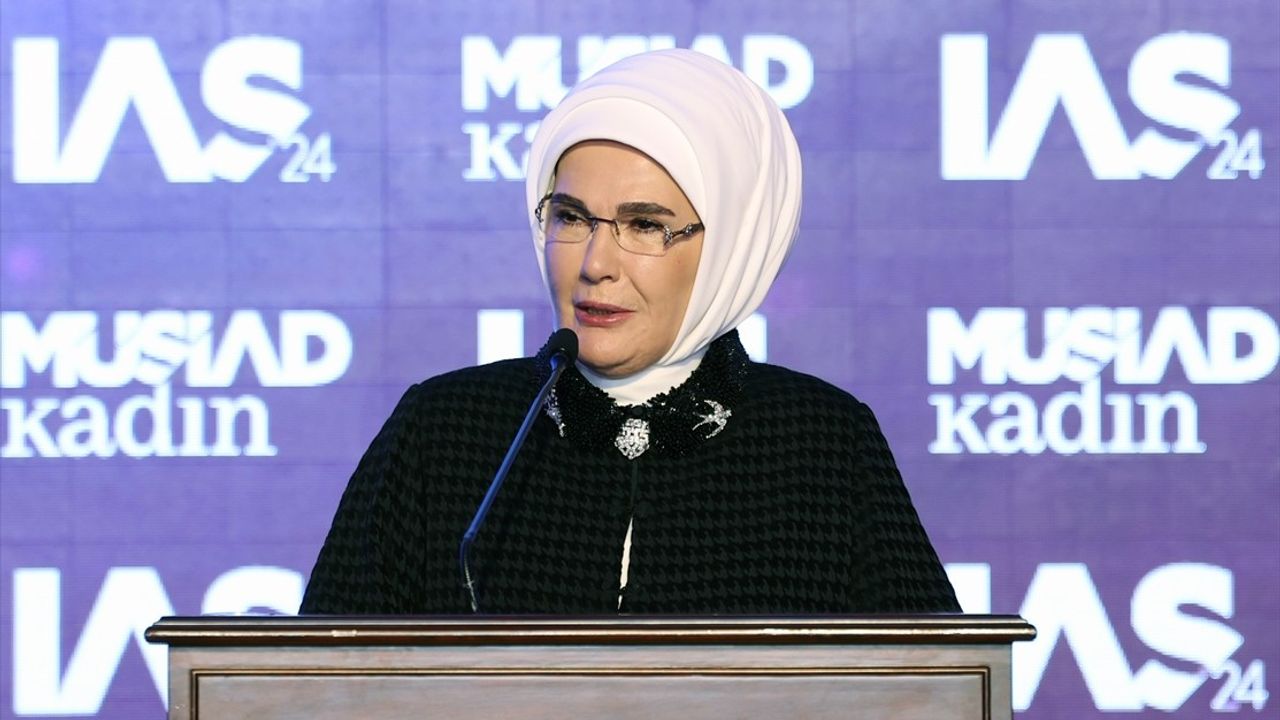 Emine Erdoğan, Kadınların Güçlendirilmesi İçin Farkındalık Zirvesi'nde Konuştu