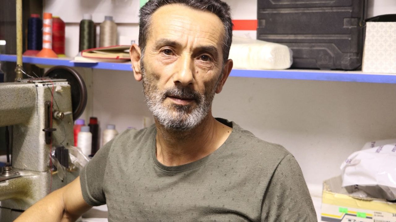 Engellilere Özel Ayakkabılar Üreten Usta