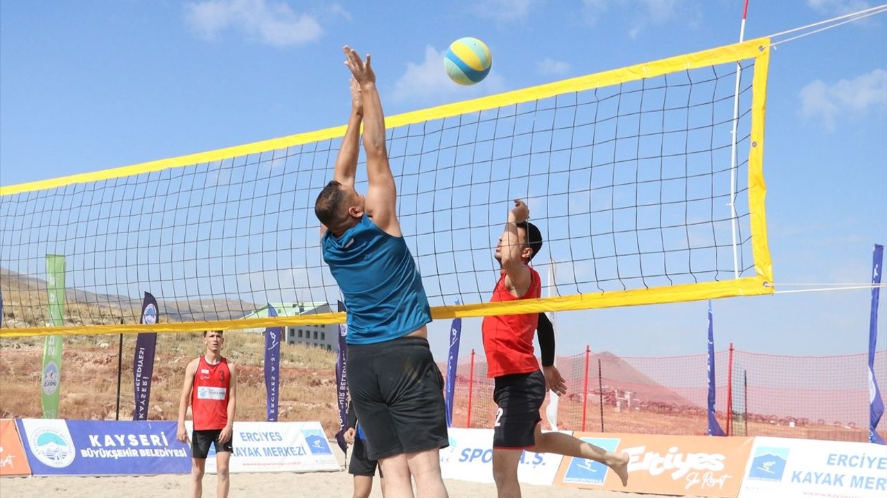 Erciyes'te Plaj Voleybolu Turnuvası Devam Ediyor