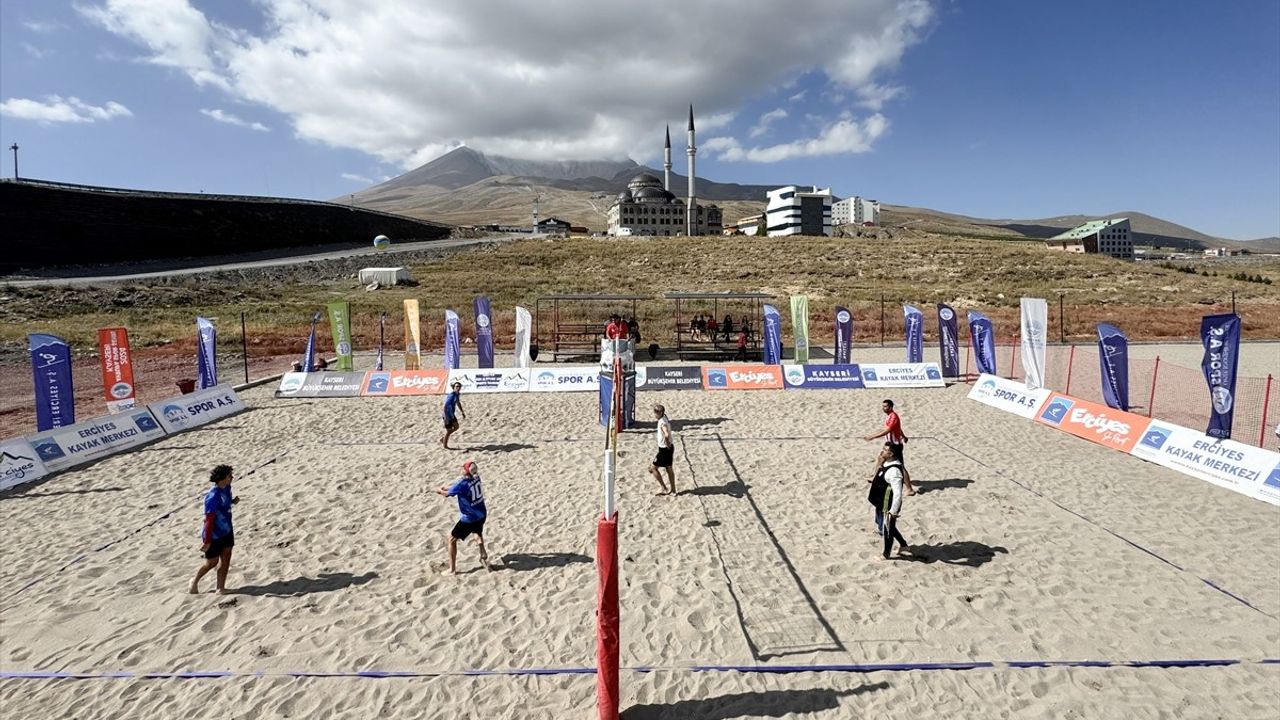 Erciyes'te Plaj Voleybolu Turnuvası Heyecanı Başladı