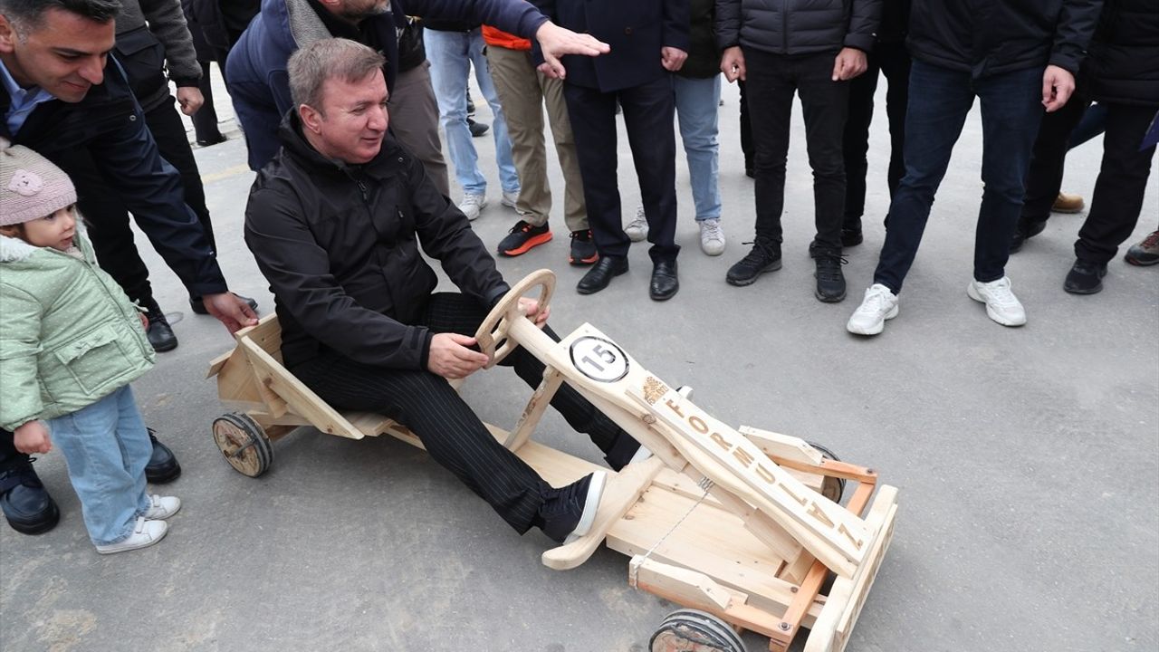 Erzincan'da Tahta Arabaların Yarıştığı Geleneksel FormuLaz Etkinliği