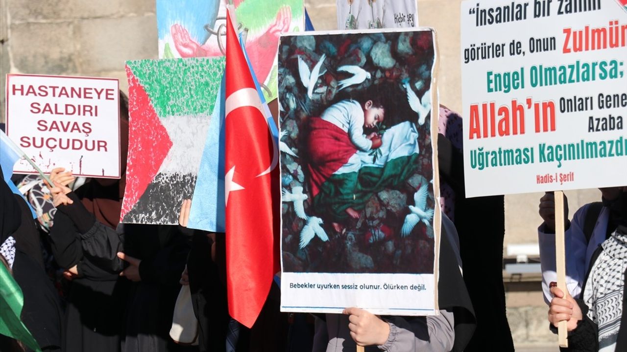 Erzurum'da Sağlık Çalışanlarından Gazze'ye Destek Yürüyüşü