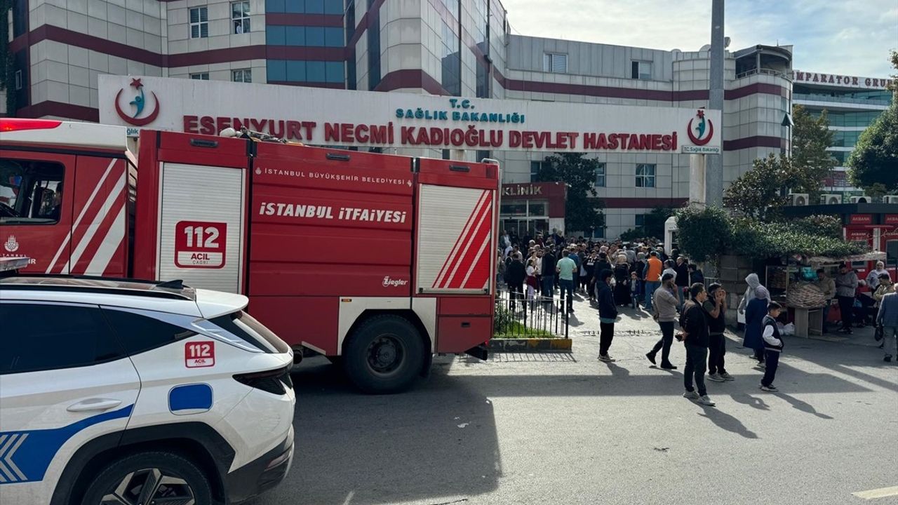 Esenyurt Devlet Hastanesi'nde Yangın Kontrol Altına Alındı