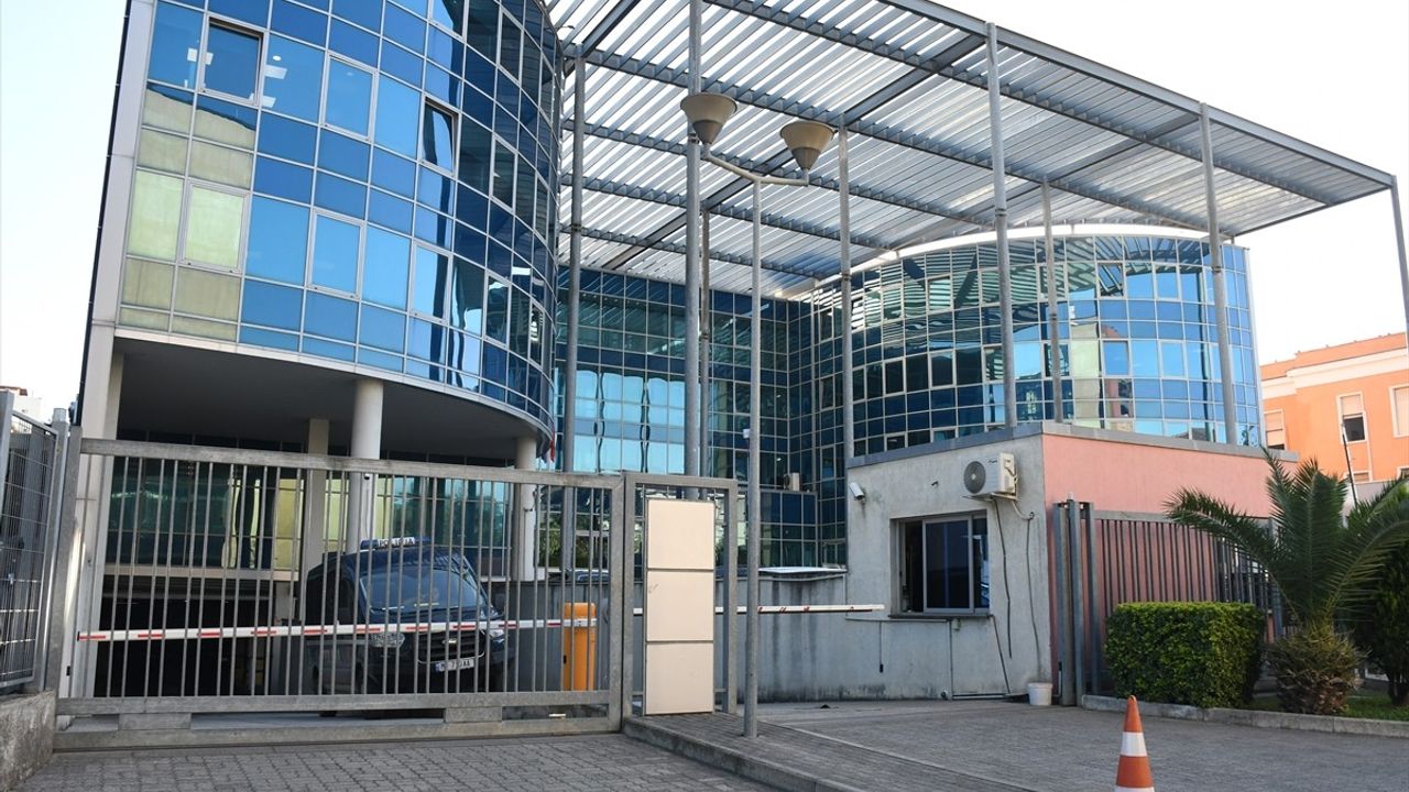 Eski Arnavut Cumhurbaşkanı Meta Yolsuzluk Nedeniyle Tutuklandı