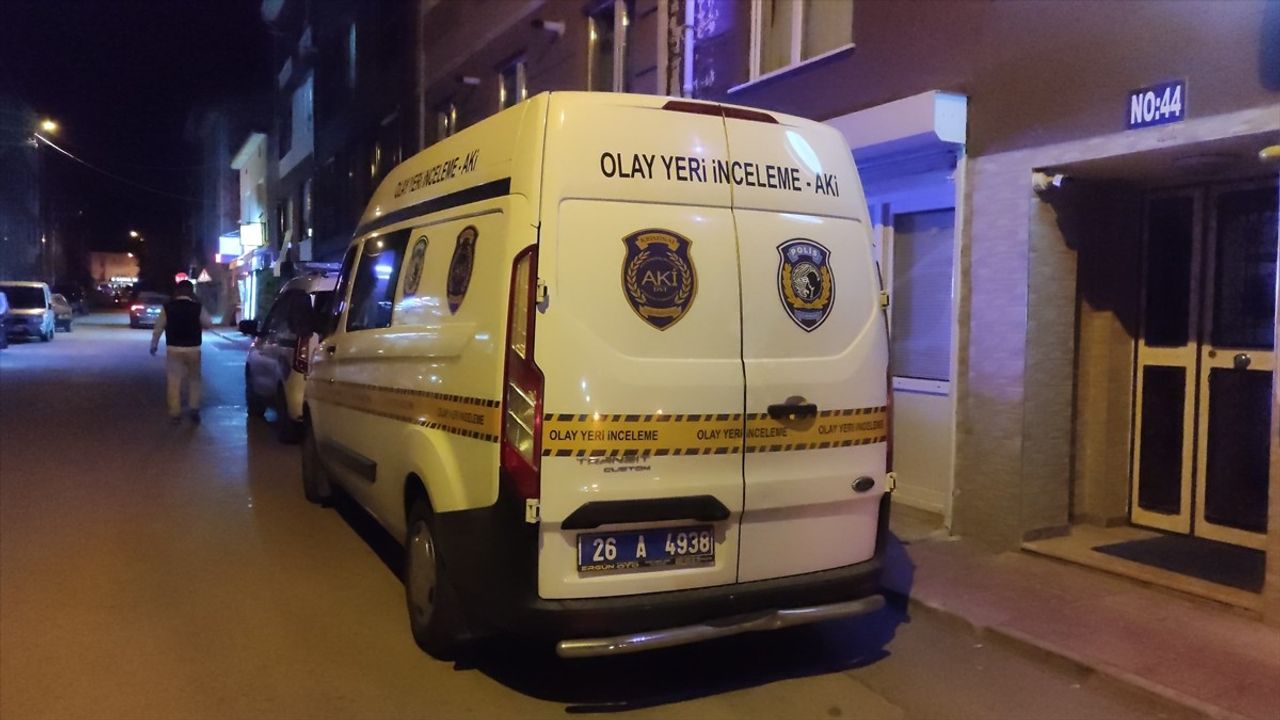 Eskişehir'de Bıçaklı Saldırı: Kadın Hastaneye Kaldırıldı