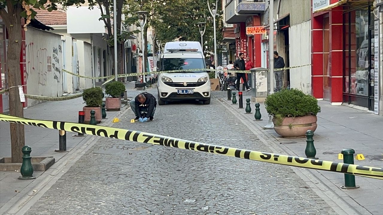 Eskişehir'de Sokakta Pompalı Tüfekle Vurulan Kişi Hastaneye Sevk Edildi