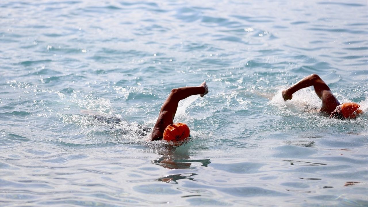 Fethiye'de Açık Su Yüzme Yarışı Heyecanı