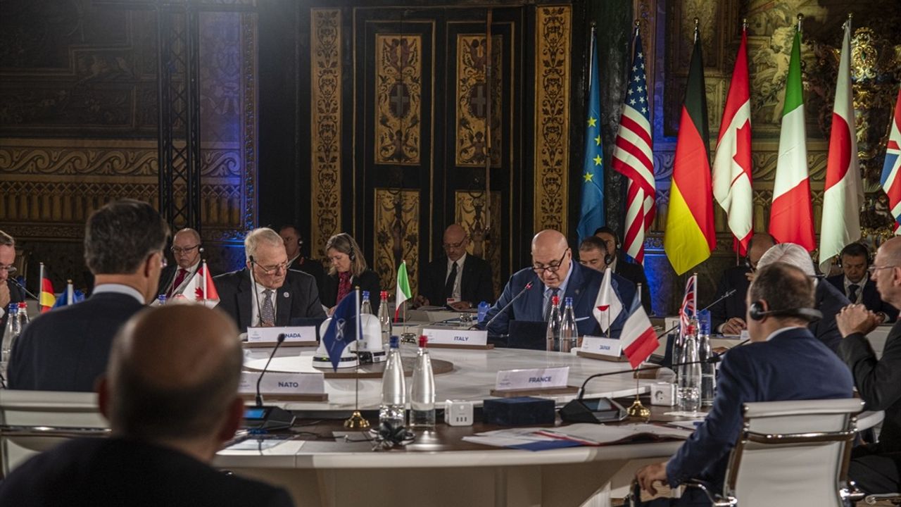 G7 Savunma Bakanları Napoli'de Tarihi Buluşma Gerçekleştirdi