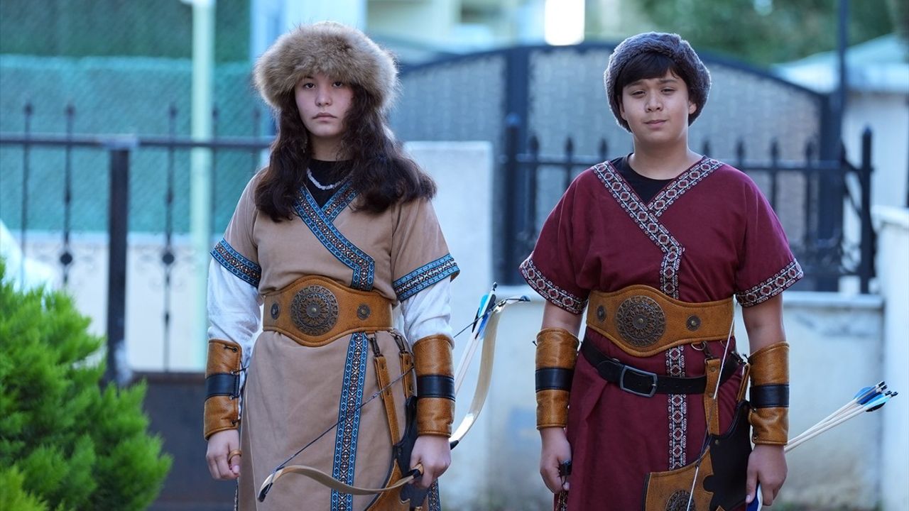 Geleneksel Türk Okçuluğuna Artan İlgi ve Tarihi Kıyafetler