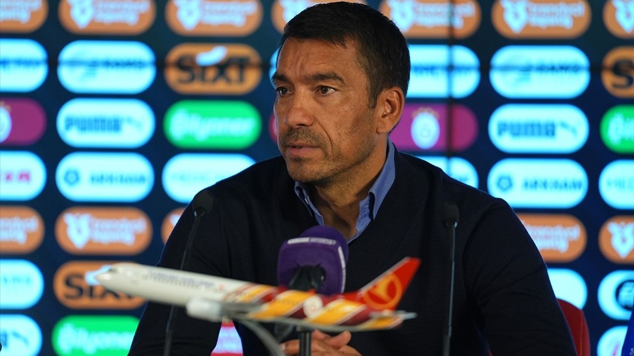 Giovanni van Bronckhorst'tan Derbi Sonrası Açıklamalar: "Duran Top Savunmasında Güçlü Olmalıydık"