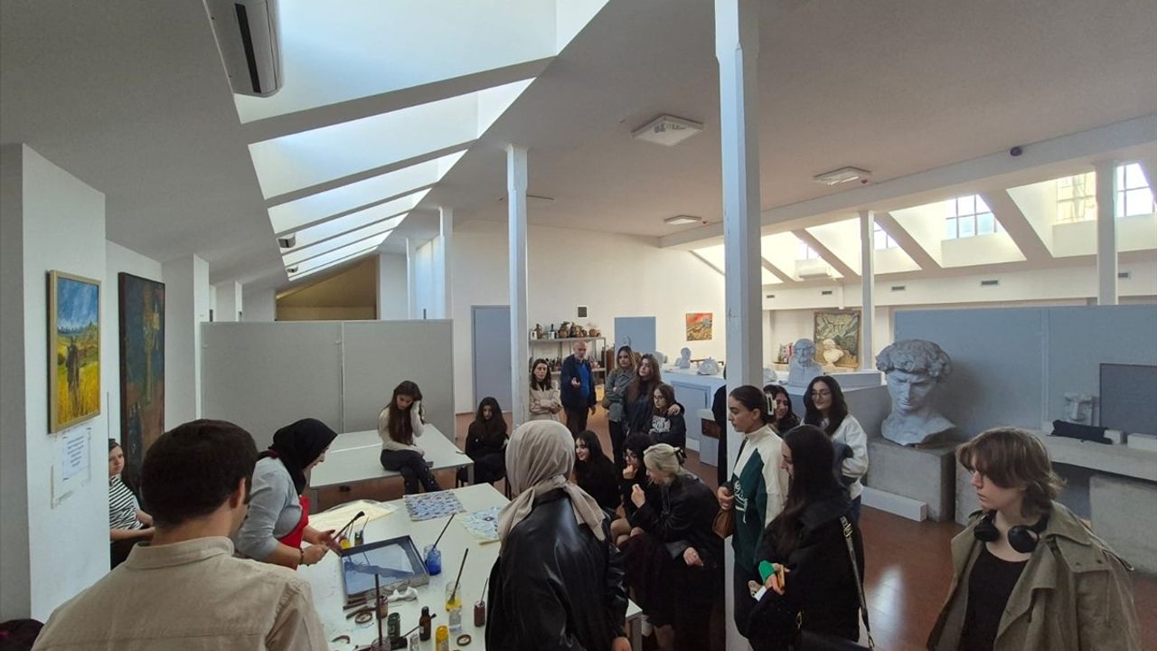 Gürcistan'da Ebru Sanatı Atölyesi Düzenlendi