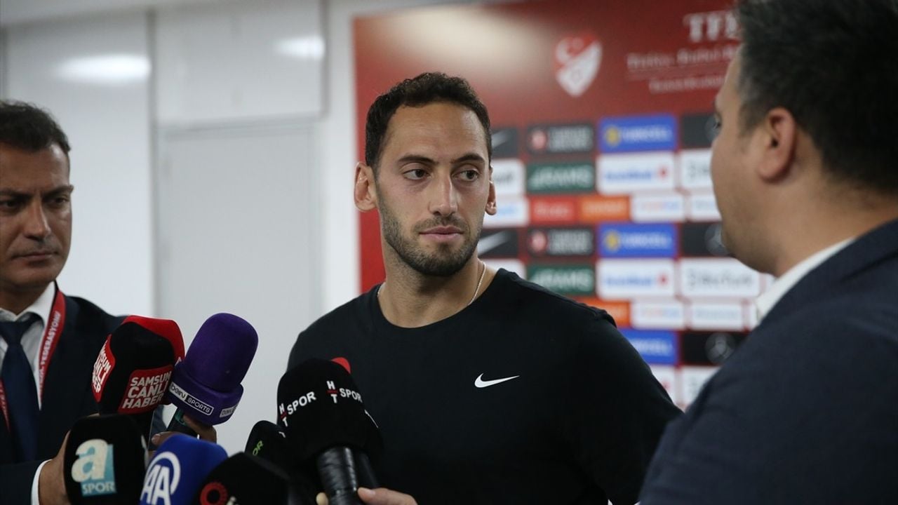 Hakan Çalhanoğlu: "Gruptan Lider Çıkmak İstiyoruz"