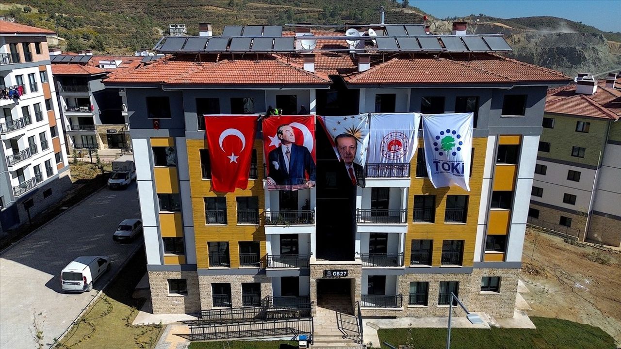 Hatay'da Depremzedeler Yeni Evlerine Yerleşiyor