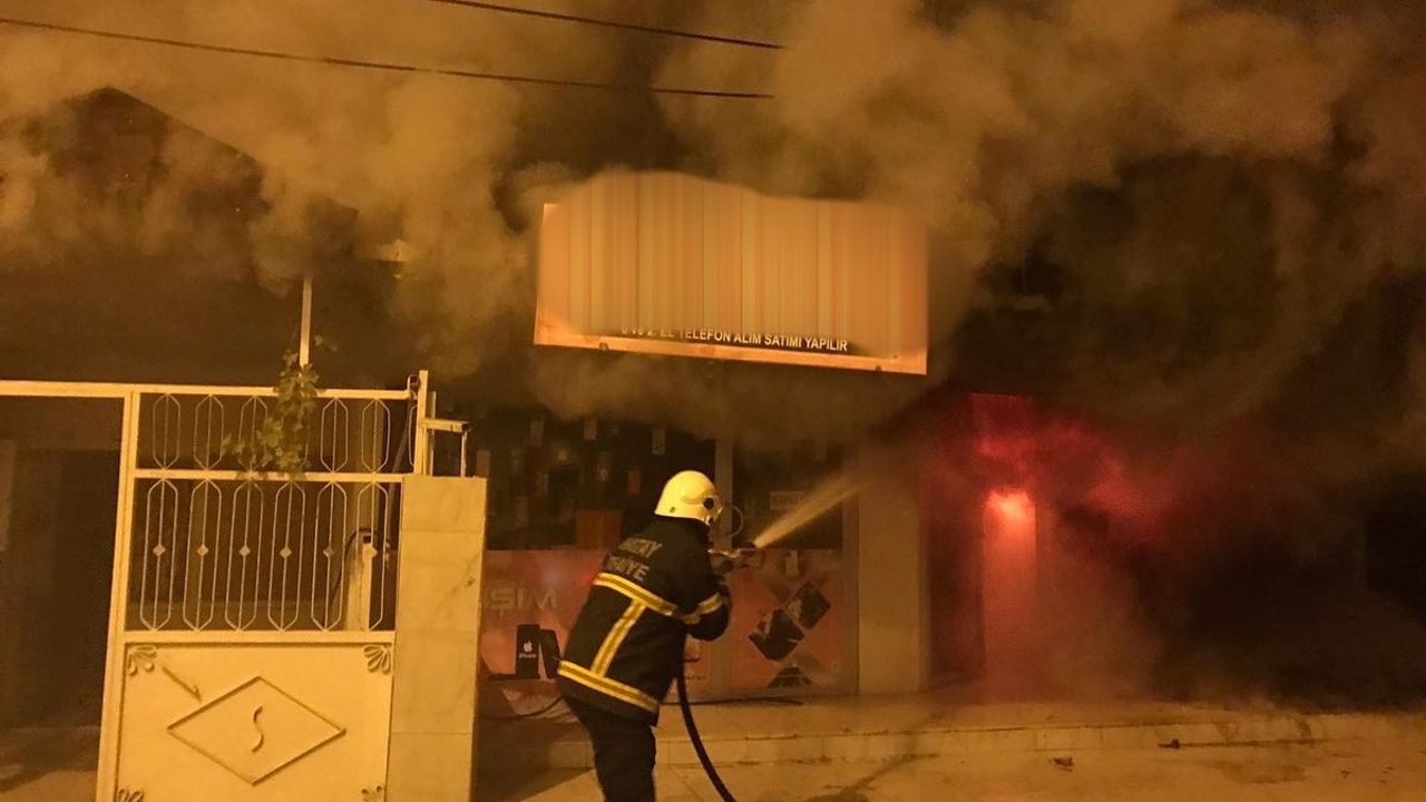 Hatay'da Kundaklama Olayı Güvenlik Kamerasına Yansıdı