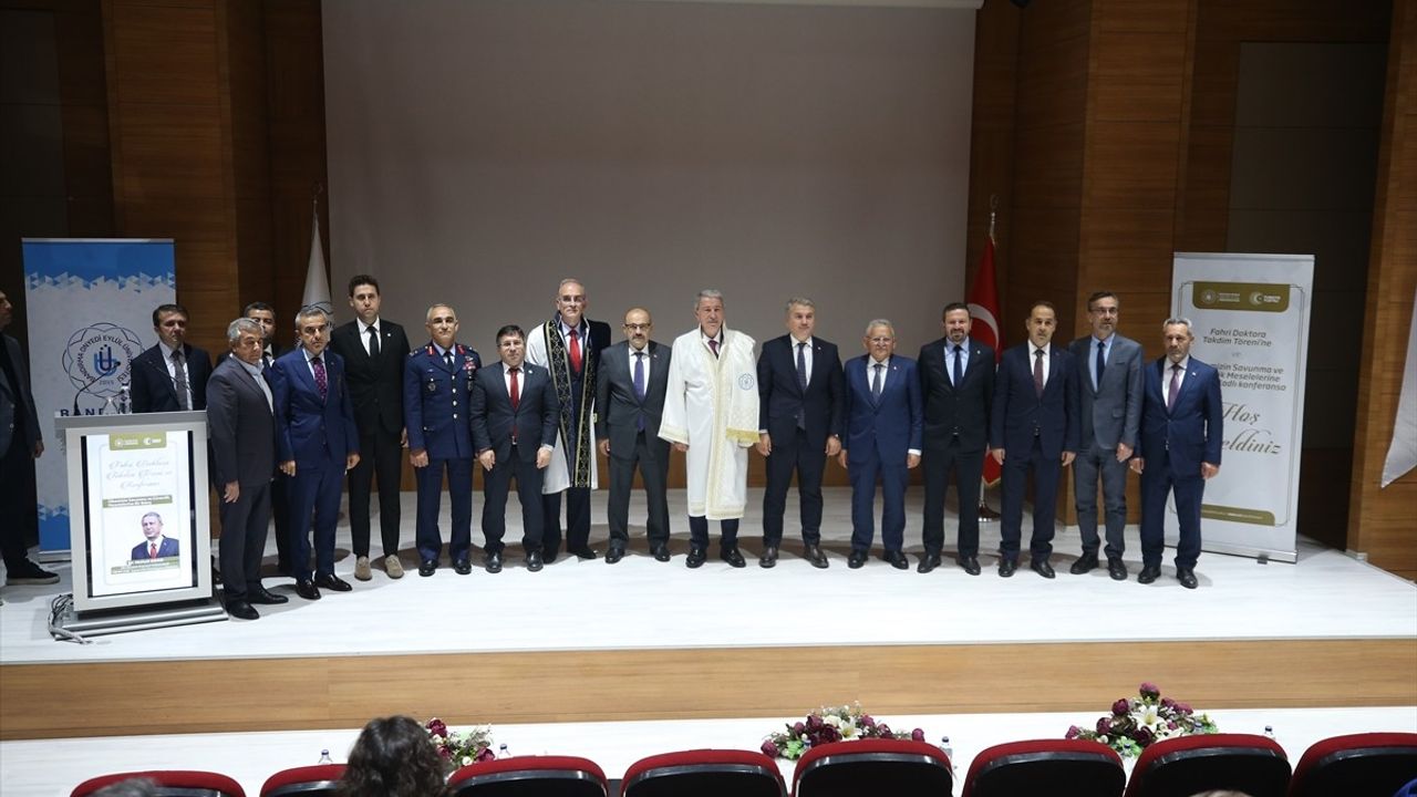Hulusi Akar Balıkesir'de Savunma ve Güvenlik Konularını Değerlendirdi