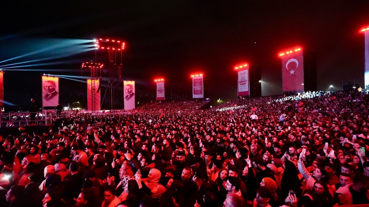 İBB Cumhuriyet Bayramı'nı Yenikapı'da Coşkuyla Kutladı