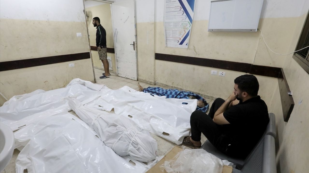 İsrail'in Gazze'ye Yapılan Hava Saldırısı: 16 Ölü