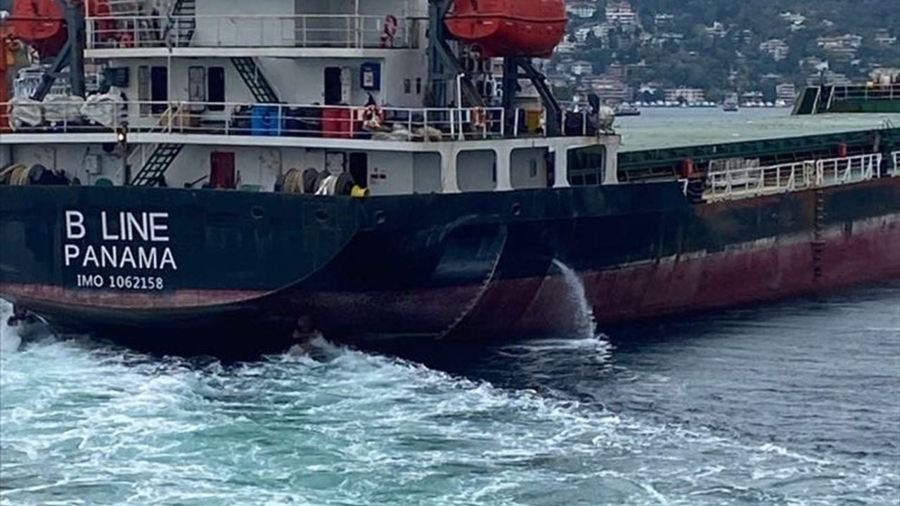 İstanbul Boğazı'nda Gemi Trafigi Arızalı Gemiden Dolayı Askıya Alındı