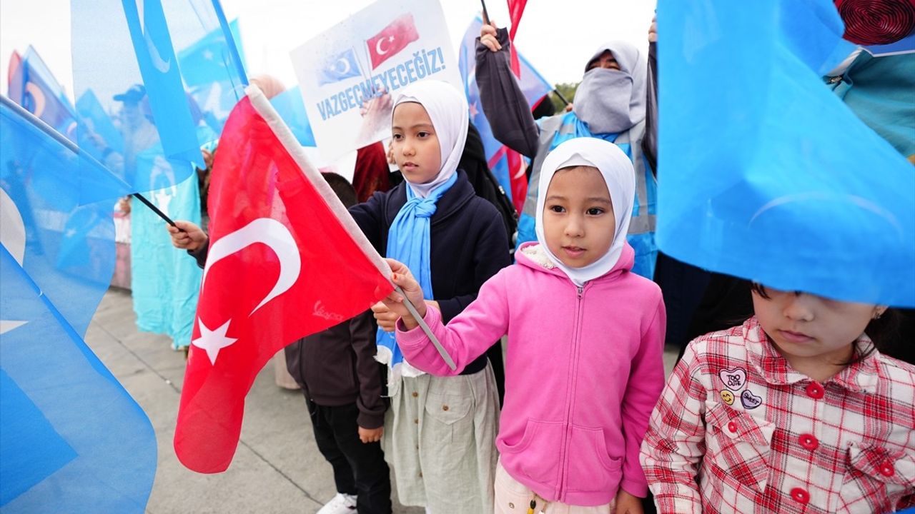 İstanbul'da Sincan Uygur Bölgesi'ne Yönelik Protesto Düzenlendi