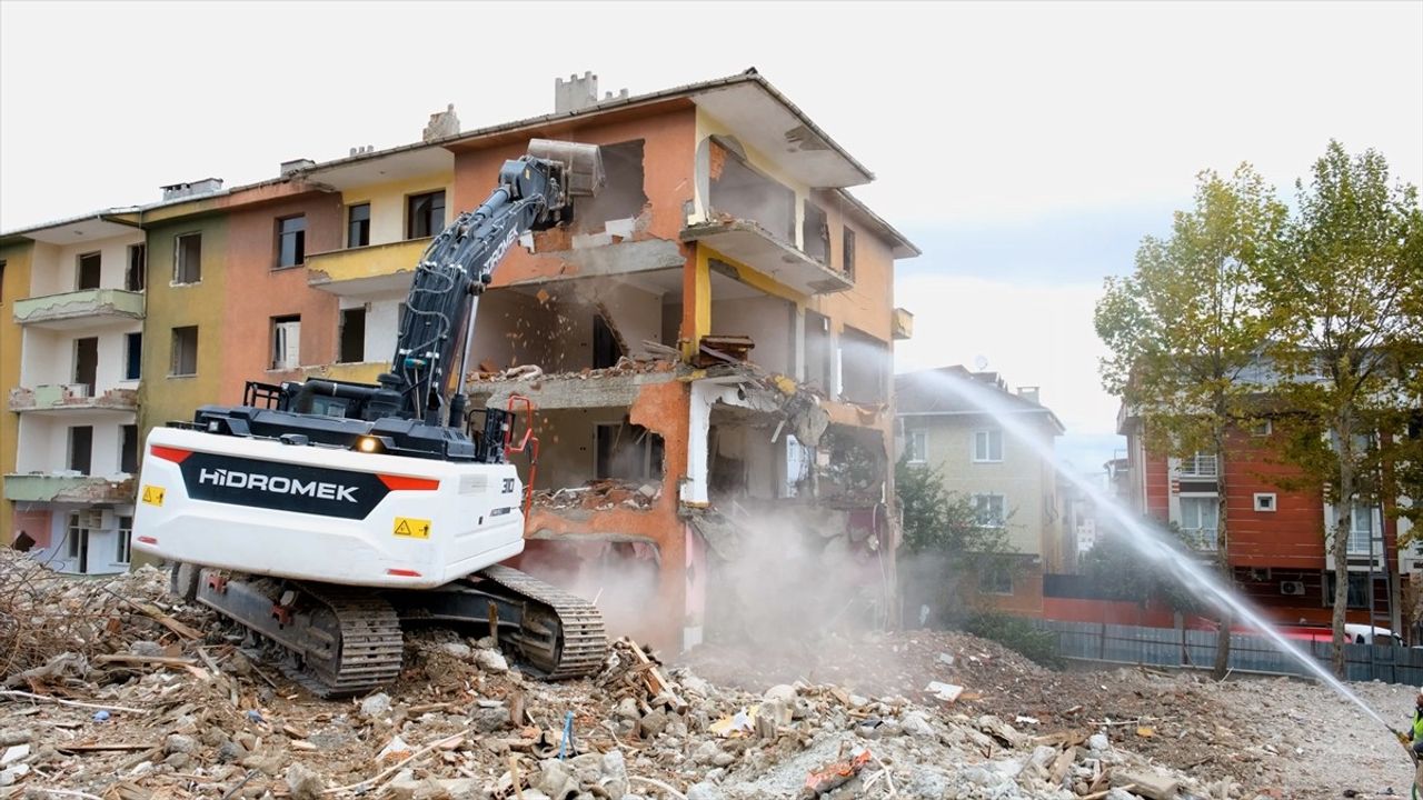 İstanbul Güneş Sitesi'nde Yenileme Süreci "Yarısı Bizden" İle Başlıyor