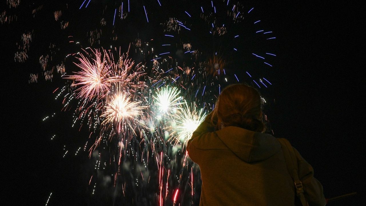 İzmir Cumhuriyet'in 101. Yılını Coşkuyla Kutladı