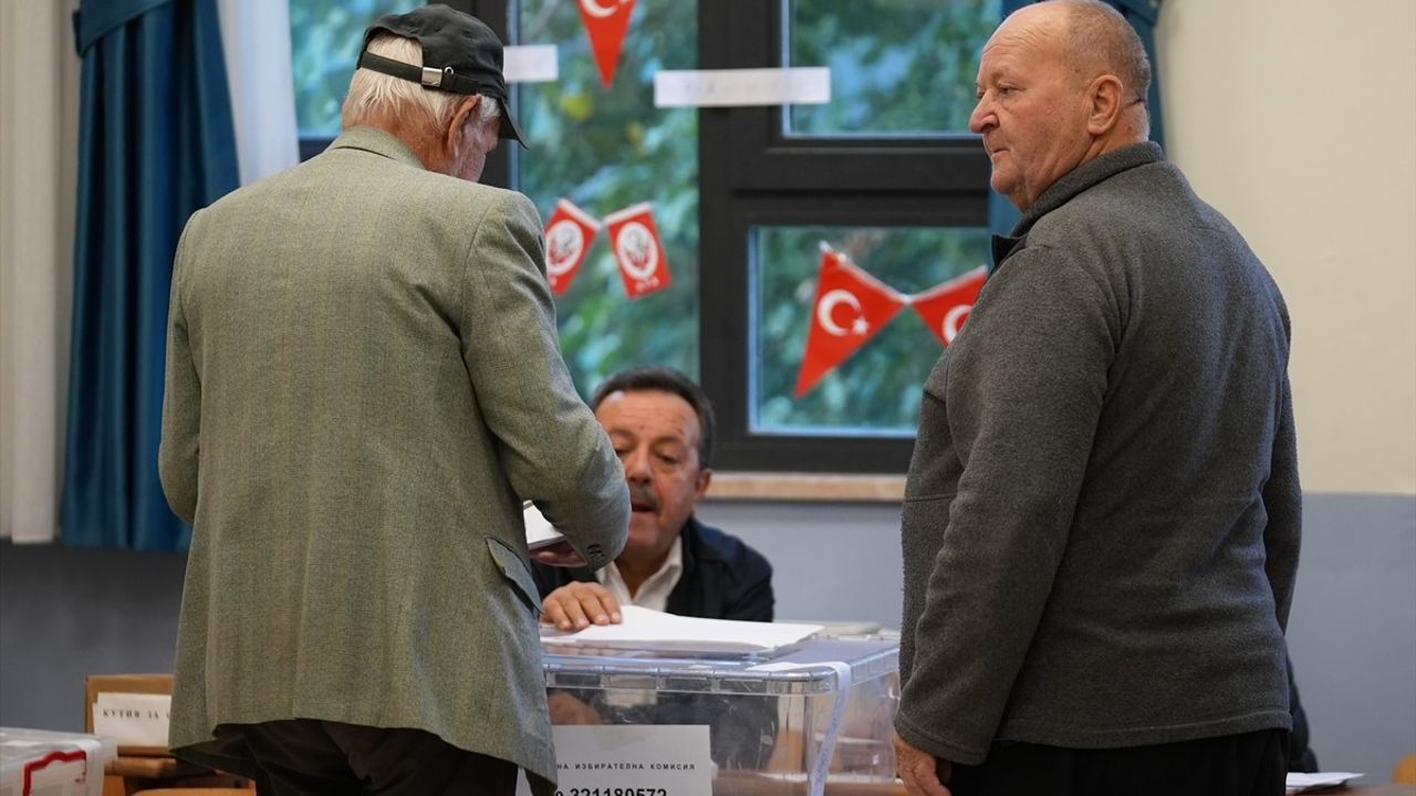 İzmir'de Bulgaristan Seçimleri için Oy Kullanma Süreci Devam Ediyor