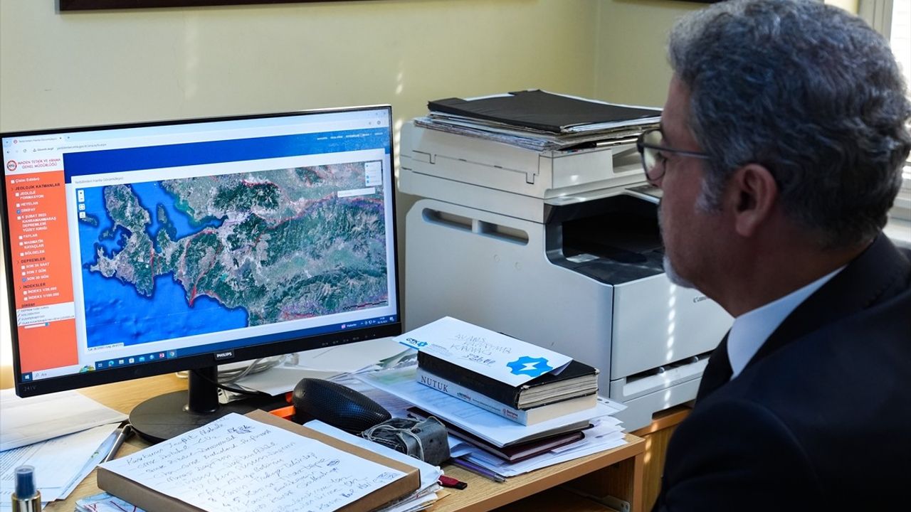 İzmir Depremi'nin Ardından Yapı Stoku Tehlikesi: Uzmanlardan Uyarılar