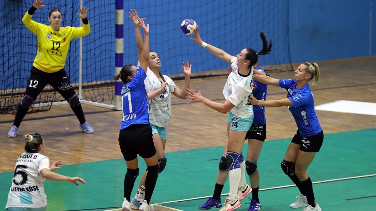 Kadınlar Hentbol Süper Lig: Armada Praxis Yalıkavak Farklı Galibiyet Aldı