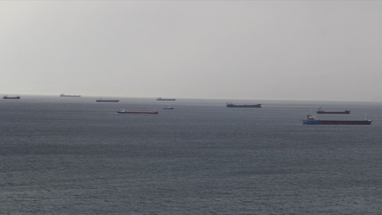 Karadeniz'de Hava Koşulları Sebebiyle Gemiler Limana Sığındı
