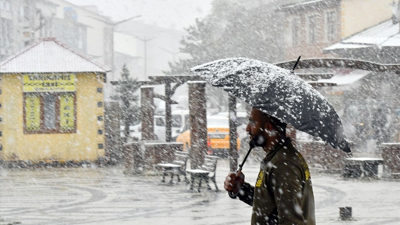 Kars'ta Kar Yağışı Besicilere Zor Anlar Yaşattı