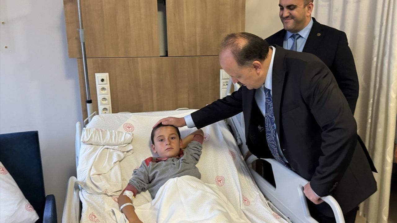 Kastamonu'da Okul Servisi ile Tır Çarpıştı: 13 Yaralı