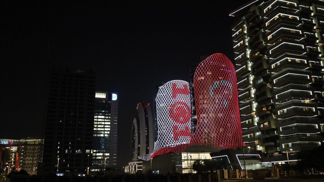 Katar, Türk Bayrağı Renkleriyle Işıklandırıldı