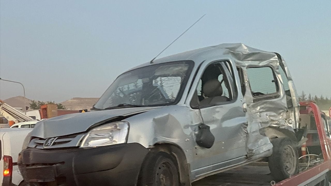 Kayseri'deki Trafik Kazasında Öğretmen Hayatını Kaybetti